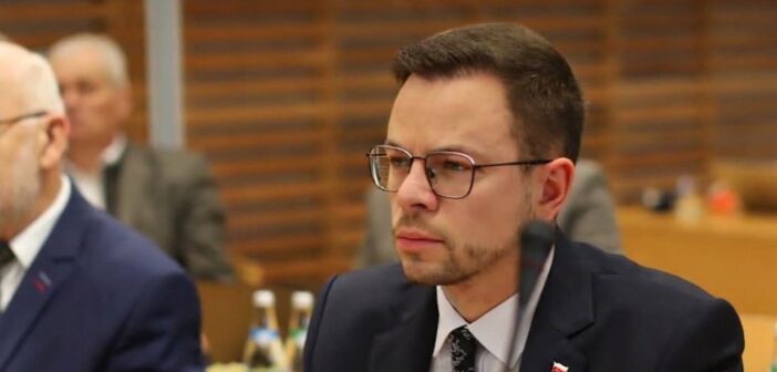 Okładka, której nie było, czyli wielki sukces radnego Komarzyńskiego