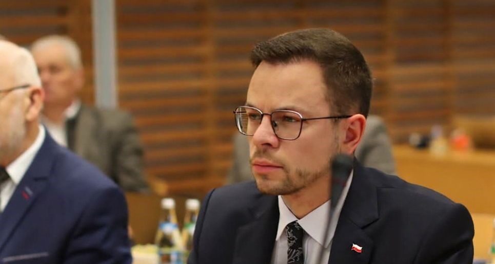 Okładka, kt&oacute;rej nie było, czyli wielki sukces radnego Komarzyńskiego