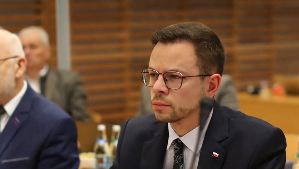 Okładka, której nie było, czyli wielki sukces radnego Komarzyńskiego