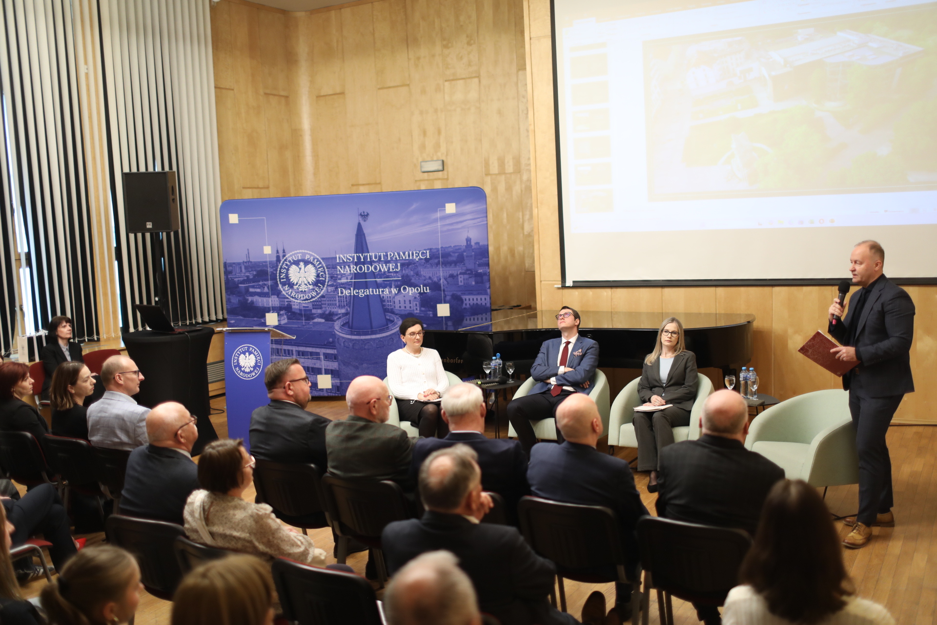 Powrót premiera na dach, czyli opolska lekcja (nie)pokory