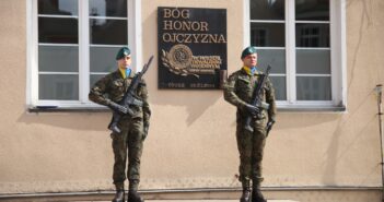 Wspólnota blizn i godności