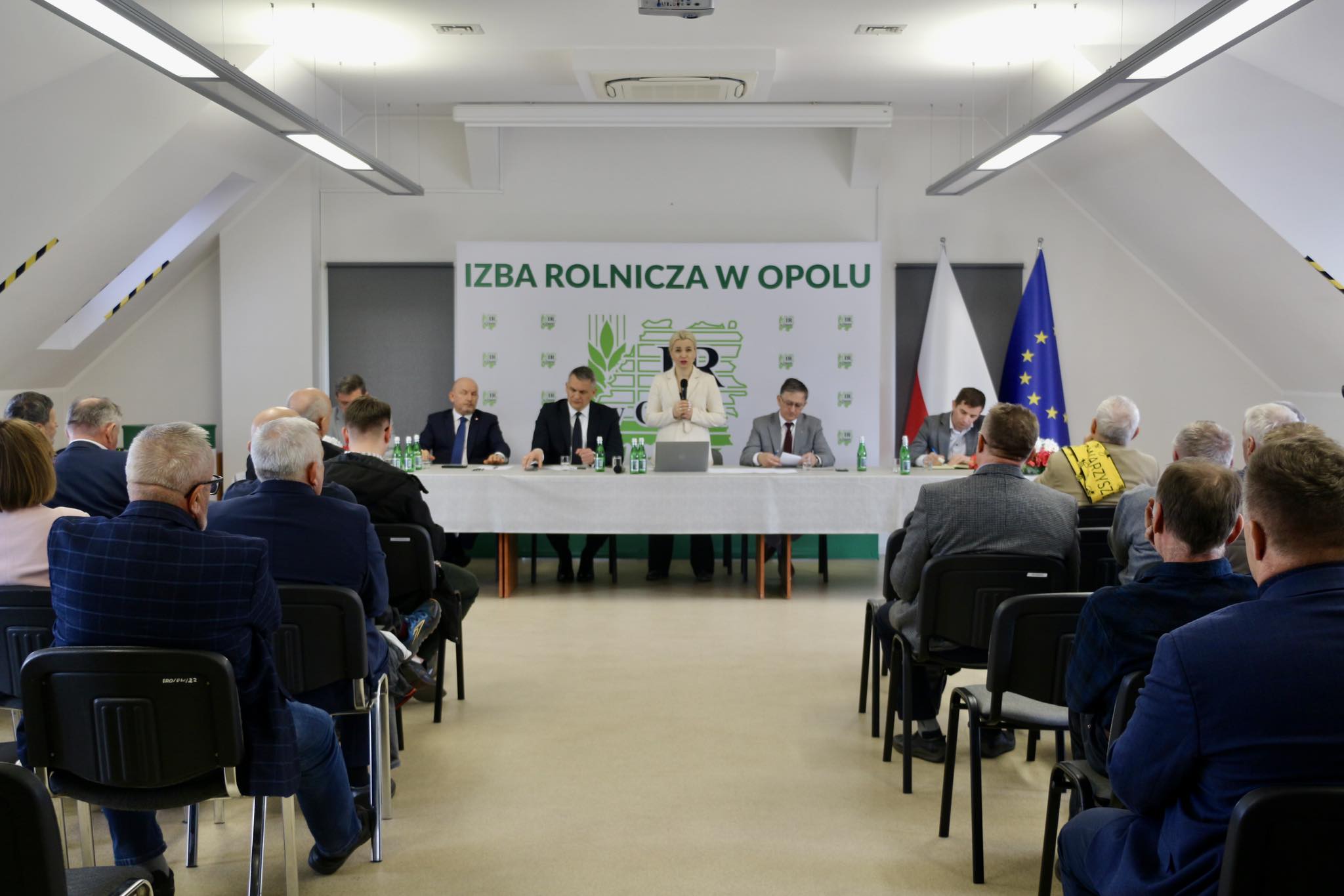 Kryzysowa debata w Opolu: Przyszłość rolnictwa pod lupą resortu