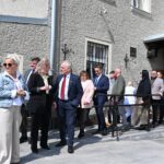 Nowy blask historycznego DPS w Grodkowie. Sukces wsp&oacute;łpracy rządu i samorządu