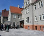 Nowy blask historycznego DPS w Grodkowie. Sukces wsp&oacute;łpracy rządu i samorządu