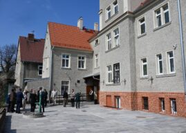 Nowy blask historycznego DPS w Grodkowie. Sukces współpracy rządu i samorządu