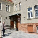 Nowy blask historycznego DPS w Grodkowie. Sukces wsp&oacute;łpracy rządu i samorządu