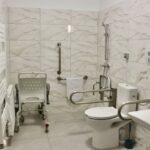 Nowy blask historycznego DPS w Grodkowie. Sukces wsp&oacute;łpracy rządu i samorządu