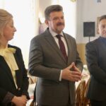 Nowy blask historycznego DPS w Grodkowie. Sukces wsp&oacute;łpracy rządu i samorządu