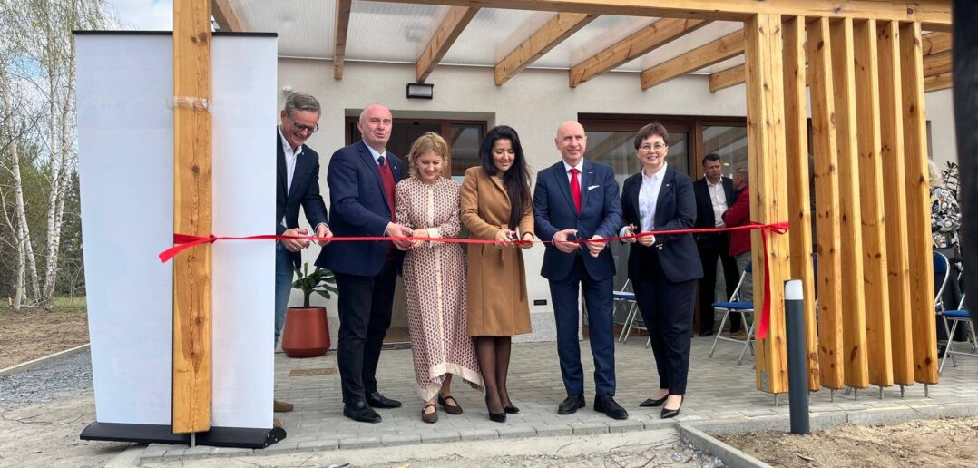 Samodzielność pod dobrą opieką. W Krapkowicach otwarto nowoczesny &bdquo;Domek na G&oacute;rnej&rdquo;