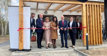 Samodzielność pod dobrą opieką. W Krapkowicach otwarto nowoczesny &bdquo;Domek na G&oacute;rnej&rdquo;