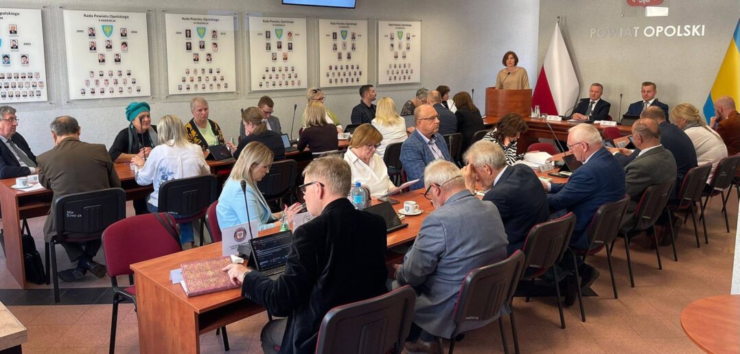 Więcej bezpieczeństwa w szkołach. Powiat Opolski wchodzi w międzynarodowy projekt z Czechami