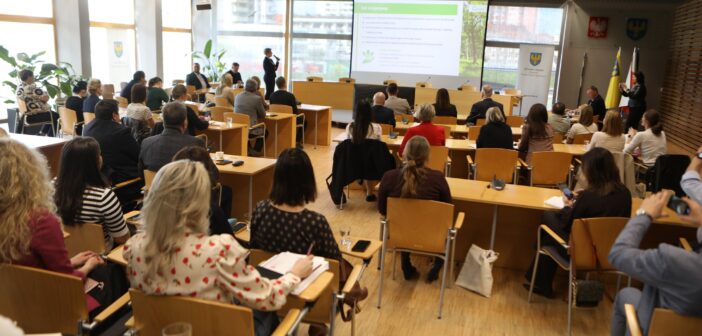 Miliony na &bdquo;zielone&rdquo; budynki. Samorządy i NGO z regionu zawalczą o klimatyczne granty