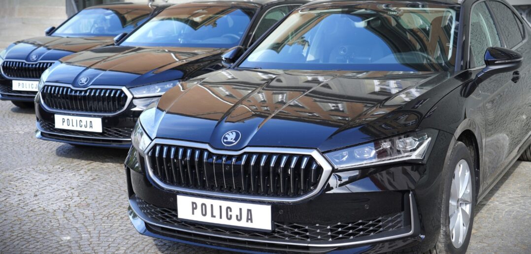 Niewidzialni strażnicy dr&oacute;g: Nowe nieoznakowane radiowozy na drogach Opolszczyzny