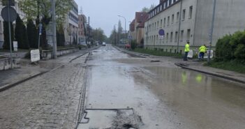 Awaria magistrali wodociągowej w centrum Opola. Ulica Rejtana zamknięta, zmiany w kursowaniu autobus&oacute;w