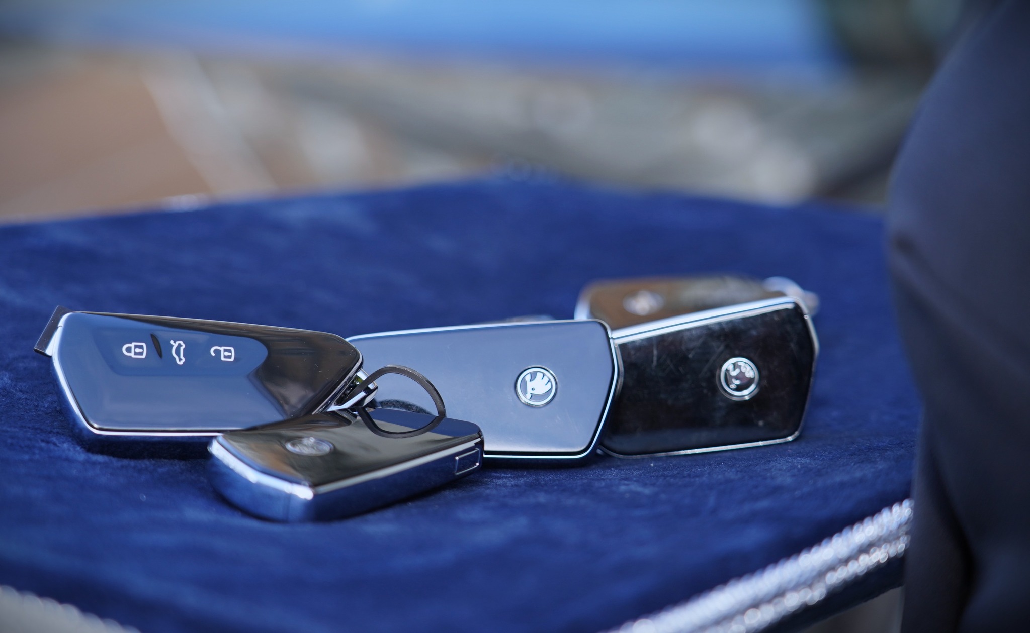 Niewidzialni strażnicy dróg: Nowe nieoznakowane radiowozy na drogach Opolszczyzny