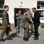 Czas pożegnań i nowych początk&oacute;w &ndash; Maturzyści w plac&oacute;wkach Powiatu Opolskiego