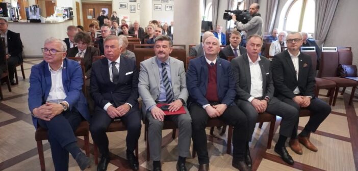 Debata o przyszłości regionu: Pierwszy Konwent Samorządowc&oacute;w w Pokrzywnej
