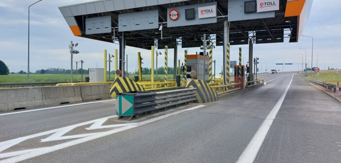 Koniec ery &bdquo;wąskich gardeł&rdquo; &ndash; O burzeniu mur&oacute;w na A4