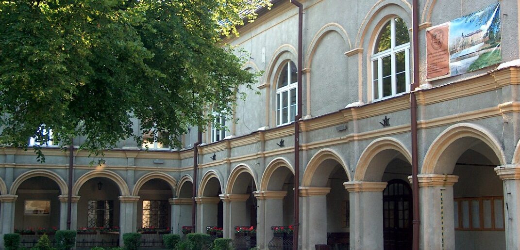 P&oacute;ł miliona dla zabytkowej szkoły w Krapkowicach. Zamek, kt&oacute;ry nadal uczy, z kolejnym wsparciem