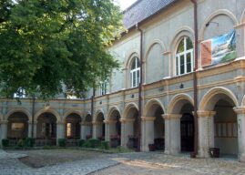 Pół miliona dla zabytkowej szkoły w Krapkowicach. Zamek, który nadal uczy, z kolejnym wsparciem