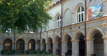 P&oacute;ł miliona dla zabytkowej szkoły w Krapkowicach. Zamek, kt&oacute;ry nadal uczy, z kolejnym wsparciem