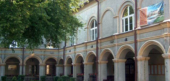 P&oacute;ł miliona dla zabytkowej szkoły w Krapkowicach. Zamek, kt&oacute;ry nadal uczy, z kolejnym wsparciem