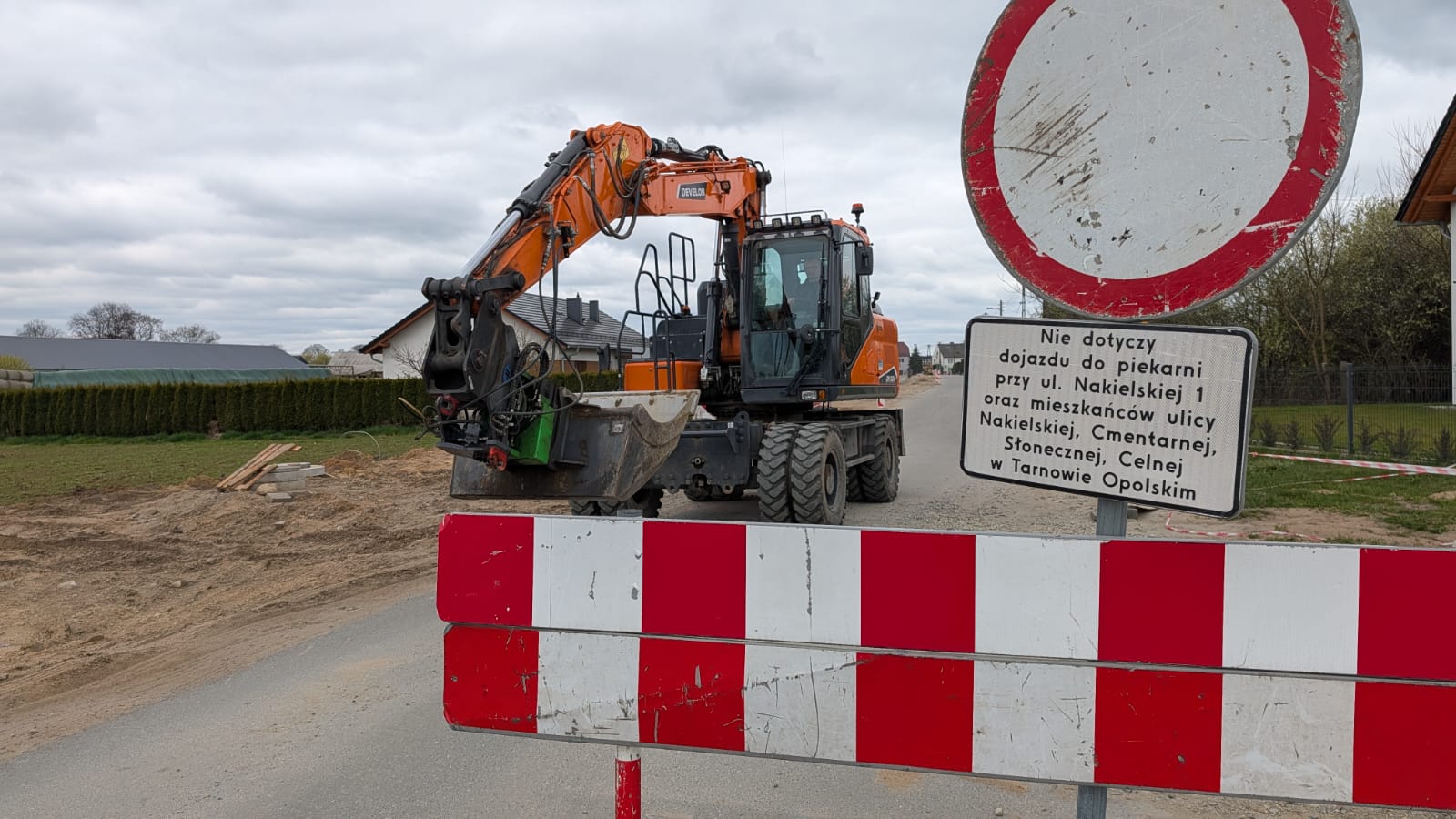 Kompleksowa przebudowa ul. Nakielskiej w Tarnowie Opolskim. Inwestycja, na którą czekali mieszkańcy