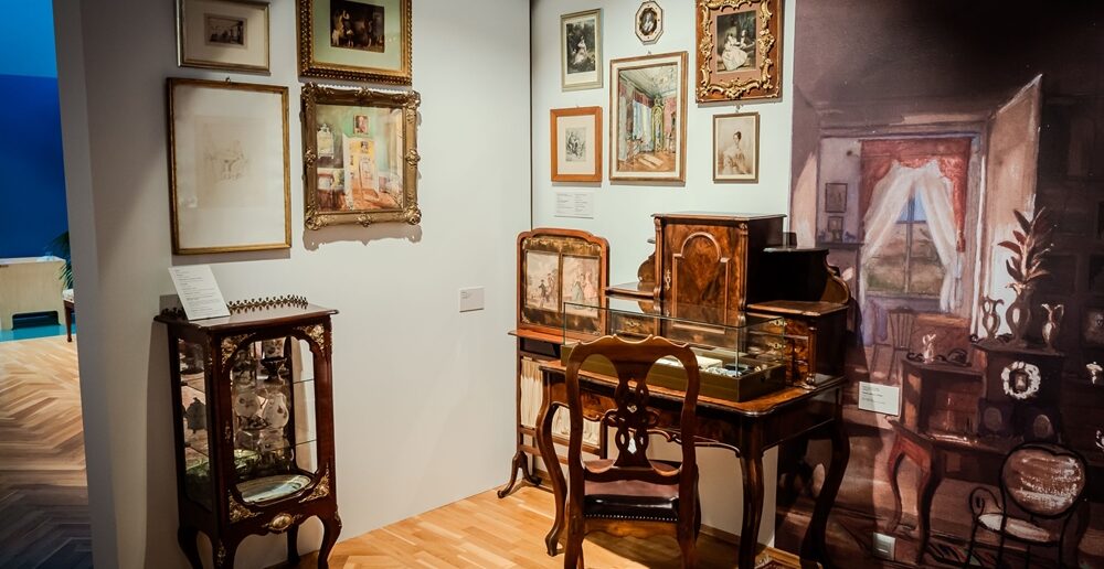 Świadkowie nieistniejącego świata: Drugie życie mebli z Pokoju