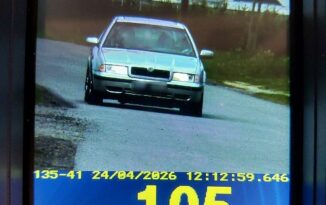 Sezon na &bdquo;ciężką nogę&rdquo; i promile. Czy zdrowy rozsądek wyjechał na maj&oacute;wkę?