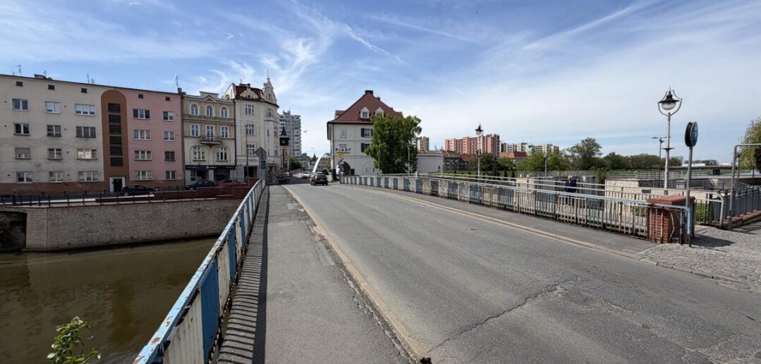 Nowe życie zabytkowej przeprawy: Most Katedralny czeka na projektant&oacute;w