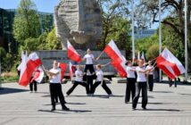 Biało-czerwona jedność na Placu Wolności. Opolszczyzna świętuje Dzień Flagi