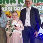 Łosiów tonie w kwiatach. I całe szczęście, że jeszcze są miejsca, gdzie ludzie zachwycają się pelargonią bardziej niż ekranem telefonu