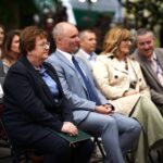 Łosiów tonie w kwiatach. I całe szczęście, że jeszcze są miejsca, gdzie ludzie zachwycają się pelargonią bardziej niż ekranem telefonu