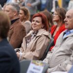 Łosiów tonie w kwiatach. I całe szczęście, że jeszcze są miejsca, gdzie ludzie zachwycają się pelargonią bardziej niż ekranem telefonu