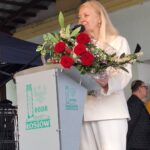 Łosiów tonie w kwiatach. I całe szczęście, że jeszcze są miejsca, gdzie ludzie zachwycają się pelargonią bardziej niż ekranem telefonu