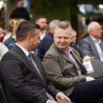 Łosiów tonie w kwiatach. I całe szczęście, że jeszcze są miejsca, gdzie ludzie zachwycają się pelargonią bardziej niż ekranem telefonu