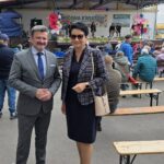 Łosiów tonie w kwiatach. I całe szczęście, że jeszcze są miejsca, gdzie ludzie zachwycają się pelargonią bardziej niż ekranem telefonu