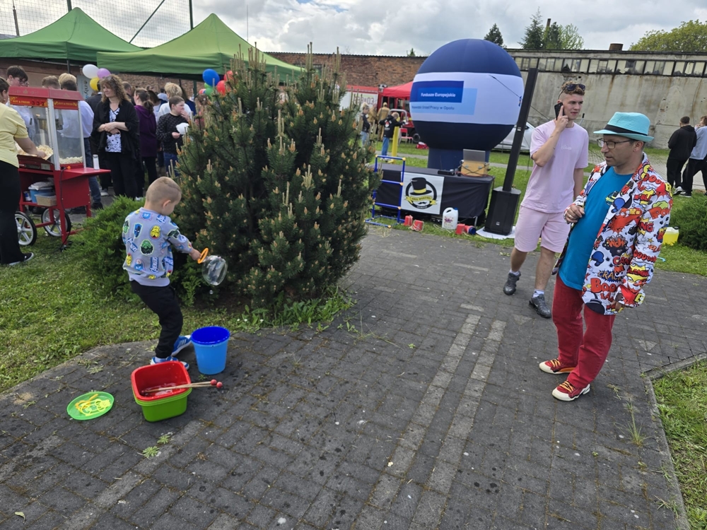 Zamiast nudnych wykładów – taniec, sport i wartości. Jak Prudnik uczył „Kroków ku lepszym wyborom”
