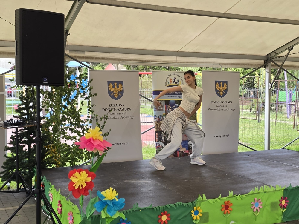 Zamiast nudnych wykładów – taniec, sport i wartości. Jak Prudnik uczył „Kroków ku lepszym wyborom”