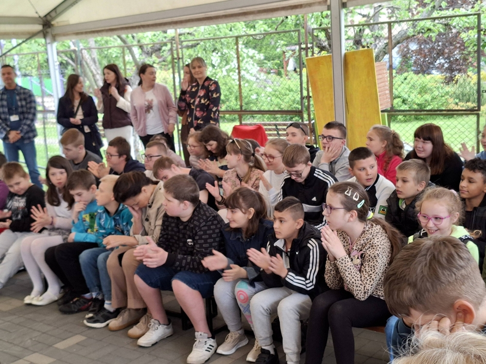 Zamiast nudnych wykładów – taniec, sport i wartości. Jak Prudnik uczył „Kroków ku lepszym wyborom”