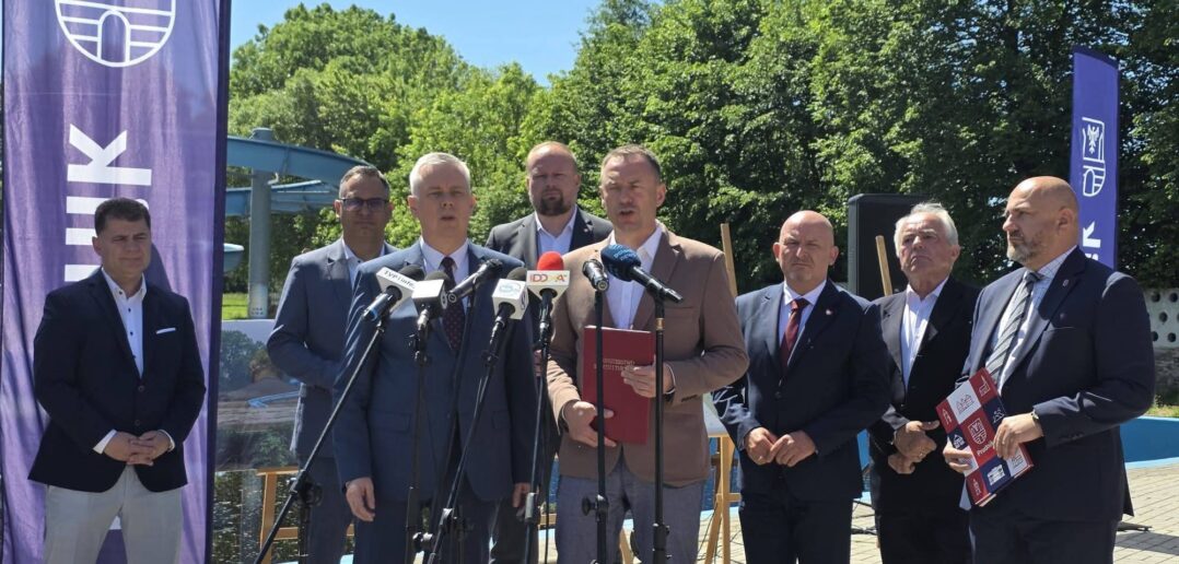 Boiska po wielkiej wodzie. Sportowa odbudowa Opolszczyzny Boiska po wielkiej wodzie. Sportowa odbudowa Opolszczyzny
