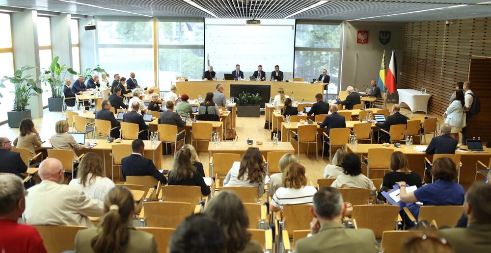 Fundusze europejskie, OZE i rozw&oacute;j regionu. Podsumowanie XXVII Sesji Sejmiku Wojew&oacute;dztwa Opolskiego