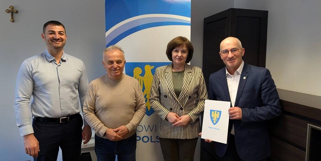Gwara to pamięć regionu. Rusza 33. edycja konkursu &bdquo;Ze Śląskiem na Ty&rdquo;- &bdquo;Godka naszych stark&oacute;w dalej żyje&rdquo;. Konkurs &bdquo;Ze Ślōnskym na Ty&rdquo; po raz 33.