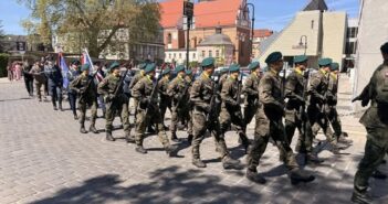 Maj&oacute;wka pod nadzorem, czyli opolskie &bdquo;Vivat!&rdquo; z lekką zadyszką