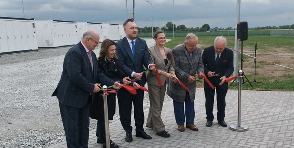 Nowy strażnik polskiej sieci. W Starym Grodkowie ruszył największy magazyn energii w kraju Nowy strażnik polskiej sieci. W Starym Grodkowie ruszył największy magazyn energii w kraju