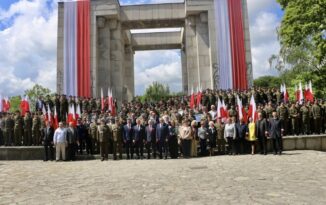 Pamięć i Honor: Dziedzictwo Kadetów na Górze Świętej Anny Pamięć i Honor: Dziedzictwo Kadetów na Górze Świętej Anny