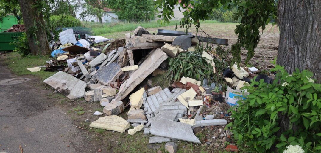 Nawet 200 tysięcy złotych na odbudowę dom&oacute;w. Rusza pomoc dla mieszkańc&oacute;w Balcarzowic po przejściu trąby powietrznej