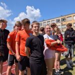 Młodość na bieżni. Czw&oacute;rb&oacute;j, kt&oacute;ry uczy więcej niż niejeden podręcznik