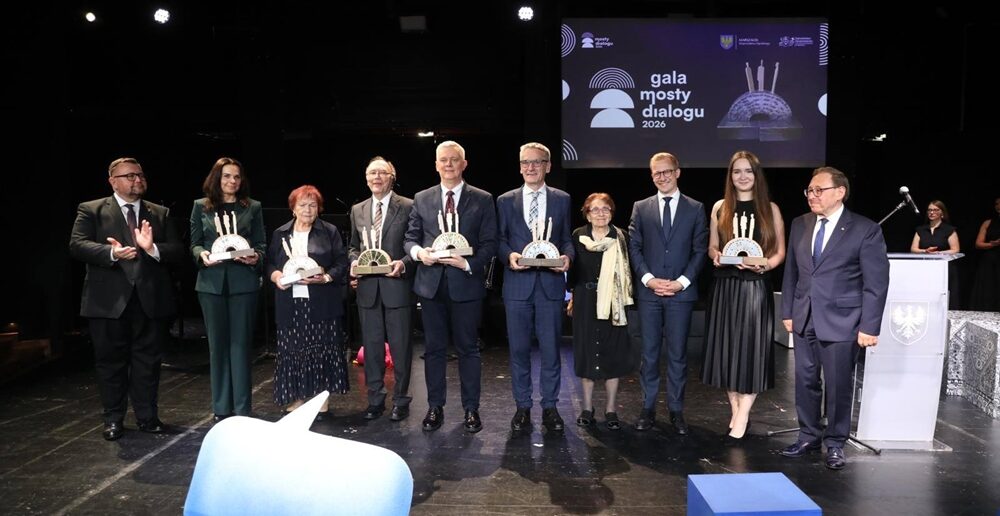 Mosty, które naprawdę łączą. Laureaci Mostów Dialogu 2026 pokazali siłę Opolszczyzny Mosty, które naprawdę łączą. Laureaci Mostów Dialogu 2026 pokazali siłę Opolszczyzny