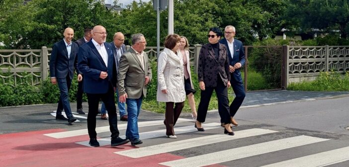 Krasiejów zyskał drogę na miarę XXI wieku. Inwestycja za ponad 5,3 mln zł już służy mieszkańcom